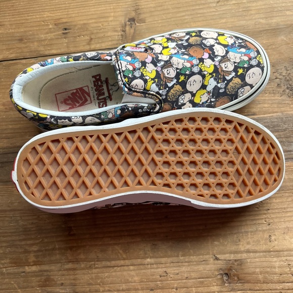 Vans Peanuts Slip-On Sneakers - Multicolor - Picture 2 of 3